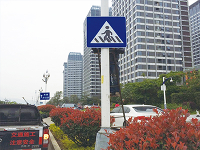 道路标识牌