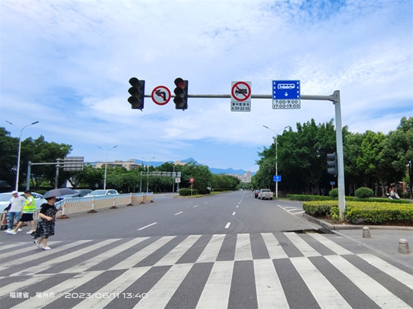 道路标识牌