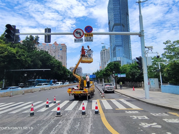 道路标识牌